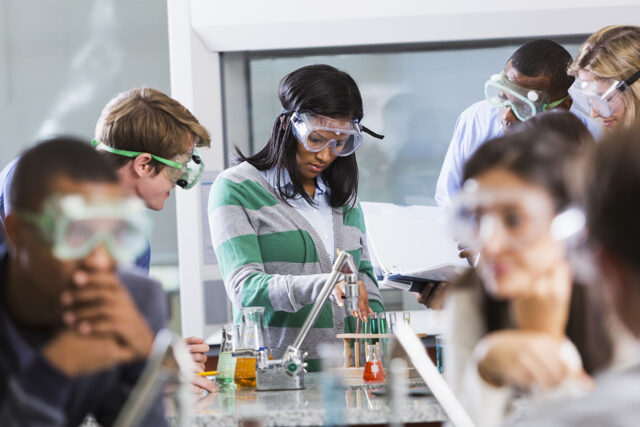 photo - Science Students in Lab